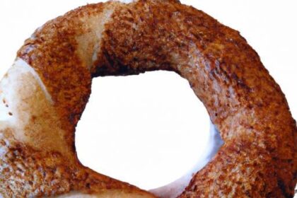Savoring Simit: The Crunchy Icon of Turkish Street Bread