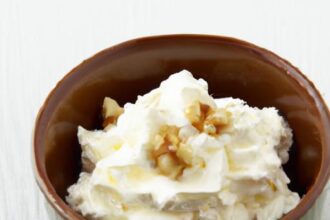 Quick & Creamy: Honey Greek Yogurt Delight in 15 Minutes